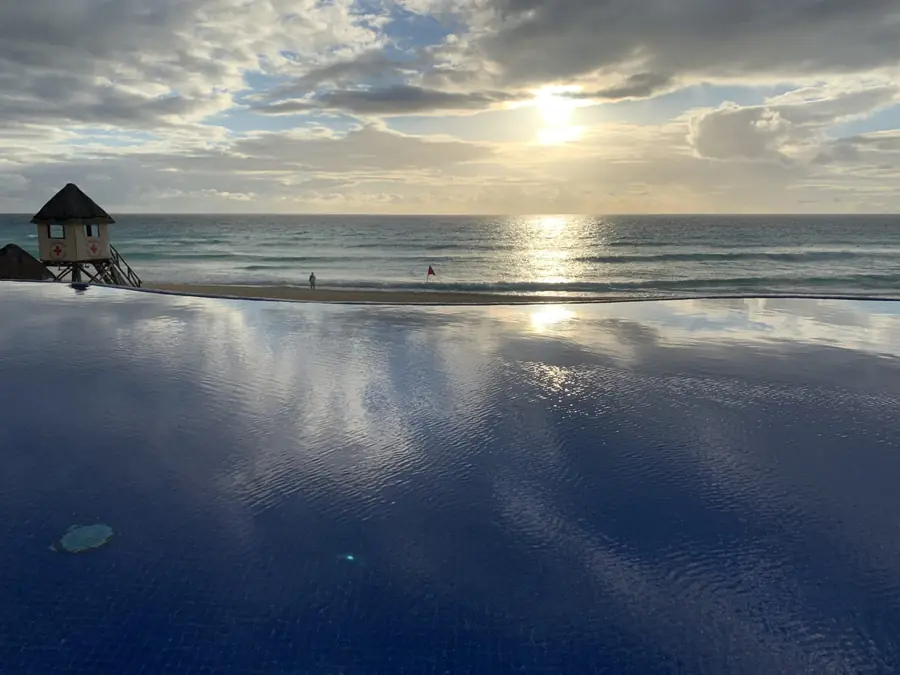 Infinity pool edge looking out over the ocean